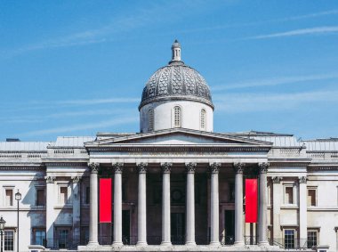 Londra'da Trafalgar Meydanı'nda Ulusal Galeri