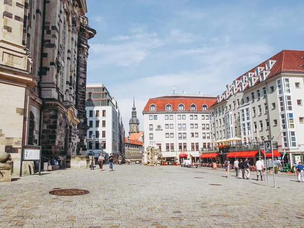 Дресден Германия Июня 2014 Года Туристы Посетившие Новую Рыночную Площадь — стоковое фото