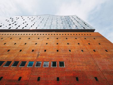 Hamburg, Almanya - Mayıs 2017 yaklaşık: Herzog ve De Meuron tarafından tasarlanan Elbphilharmonie konser salonu
