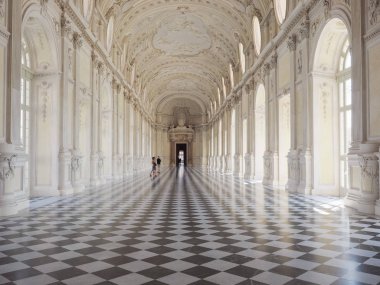 Venaria, İtalya - yaklaşık Ağustos 2018: Galleria Grande aka Galleria di Diana (anlamı büyük Galerisi veya Diana Galeri) Reggia di Venaria adlı