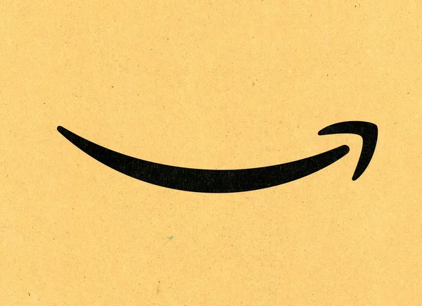 Logo Amazon Sur Paquet Carton Ondulé — Photo