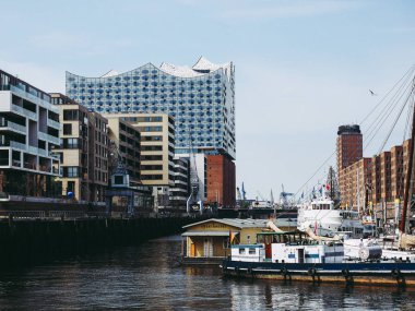 Hamburg, Almanya - Mayıs 2017 yaklaşık: Herzog ve De Meuron tarafından tasarlanan Elbphilharmonie konser salonu
