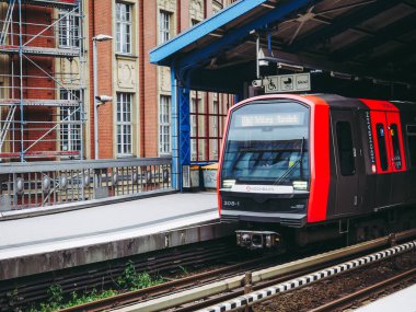 Hamburg, Almanya - Mayıs 2017 yaklaşık: S-Bahn (S-tren) hızlı taşıma sistemi