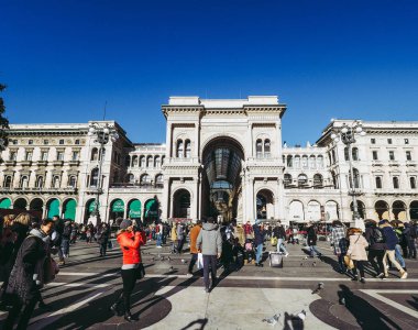 Milan, İtalya - Ocak 2017 yaklaşık: Piazza Duomo (katedral Meydanı anlamına gelen turist)