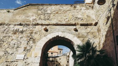(İki Lions Gate anlamına gelir) Porta dei nedeniyle Leoni Castello çeyreğinde Cagliari, İtalya