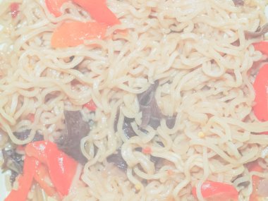 Erişte makarna geleneksel Hint ve Japon Asya gıda, hassas yumuşak soluk sesi arka plan olarak yararlı köri