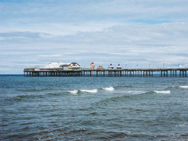 Blackpool, İngiltere - Haziran 2016 yaklaşık: Blackpool Pleasure Beach resort eğlence parkı Fylde kenarı Lancashire'deki/daki oteller