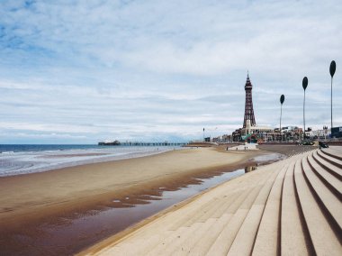 Blackpool, İngiltere - Haziran 2016 yaklaşık: Blackpool Pleasure Beach resort eğlence parkı Fylde kenarı Lancashire'deki/daki oteller