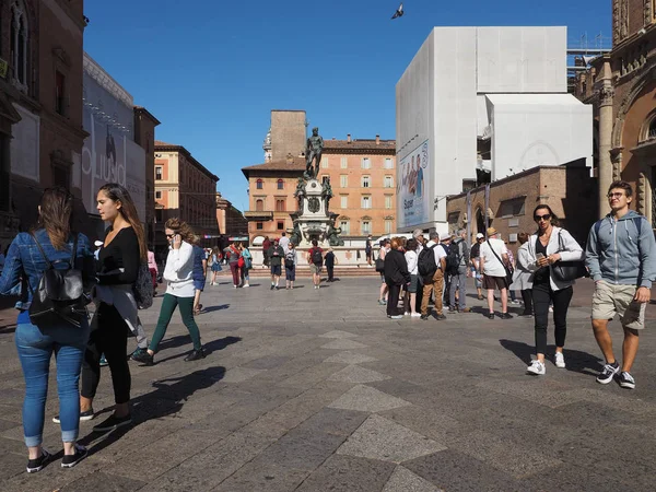 Bologna, İtalya - Eylül 2018 yaklaşık: İnsanlar şehir merkezi
