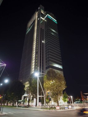 Torino, İtalya - Eylül 2018 yaklaşık: Renzo Piano, gece görünümü tarafından tasarlanmış Intesa San Paolo Genel Müdürlük gökdelen