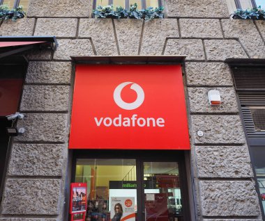 Bologna, İtalya - Eylül 2018 yaklaşık: Vodafone Mağazası