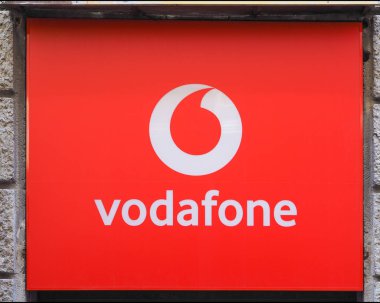 Bologna, İtalya - Eylül 2018 yaklaşık: Vodafone Mağazası işareti