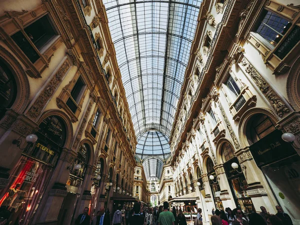 Milan Talya Nisan 2016 Yaklaşık Turist Galleria Vittorio Emanuele Galerisi — Stok fotoğraf