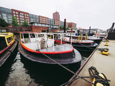 Hamburg, Almanya - Mayıs 2017 yaklaşık: Hafencity çeyrek Elbe Nehri üzerindeki Hamburg Mitte bölgesi içinde Grasbrook üzerinde eski Hamburger Hafen (Hamburg liman ada)