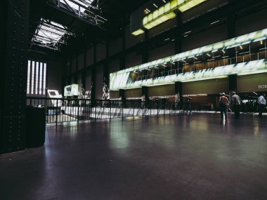 Haziran 2018 yaklaşık - Londra, İngiltere: Tate Modern Sanat Galerisi iç South Bank güç istasyonu