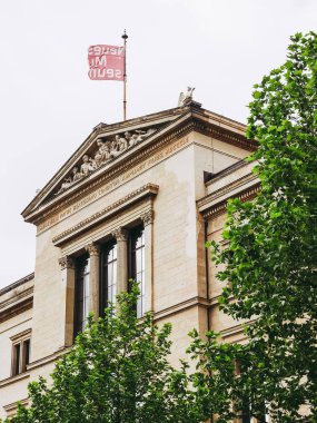 Berlin, Almanya - ö. 10 Nisan 2014: neues museum civarındaki museumsinsel son İngilizler tarafından restore mimar david chipperfield