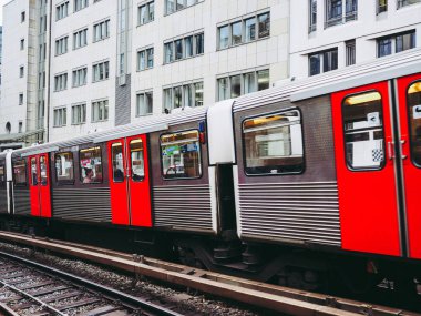 Hamburg, Almanya - Mayıs 2017 yaklaşık: S-Bahn (S-tren) hızlı taşıma sistemi