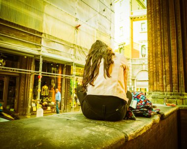 Bologna, İtalya - Eylül 2018 yaklaşık: Kadın şehir merkezi