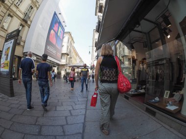 Via Garibaldi şehir merkezinde Turin, İtalya - Eylül 2018 yaklaşık: millet, balık gözü lens ile göster