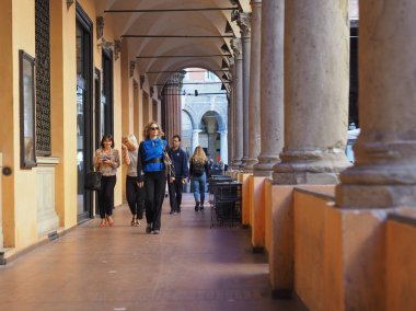 Bologna, İtalya - Eylül 2018 yaklaşık: İnsanlar şehir merkezi