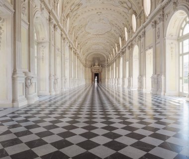 Venaria, İtalya - yaklaşık Ağustos 2018: Galleria Grande aka Galleria di Diana (anlamı büyük Galerisi veya Diana Galeri) Reggia di Venaria adlı