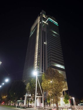 Torino, İtalya - Eylül 2018 yaklaşık: Renzo Piano, gece görünümü tarafından tasarlanmış Intesa San Paolo Genel Müdürlük gökdelen