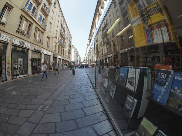 意大利都灵 2018年9月 人在市中心通过加里波第 看法与鱼眼透镜 — 图库照片