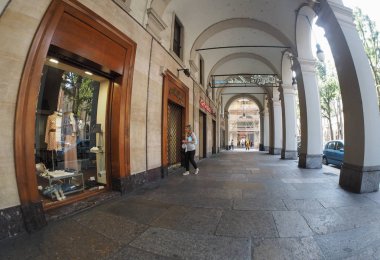 Torino, İtalya - Eylül 2018 yaklaşık: balık gözü lens ile görülen colonnade portico