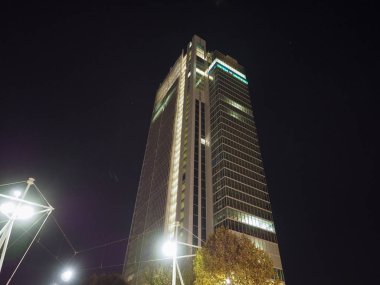 Torino, İtalya - Eylül 2018 yaklaşık: Renzo Piano, gece görünümü tarafından tasarlanmış Intesa San Paolo Genel Müdürlük gökdelen