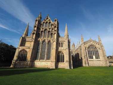 Ely Katedrali (eski St Etheldreda kilisesi ve Aziz Peter ve Kutsal ve Bölünmez Üçlemeci Kilisesi), İngiltere 'nin Ely kentinde yer alır.