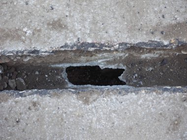 Fiber optik kablo Ftth (Fiber evine) modunda düzenleme için inşaat sahasında hasarlı nargile yol kazı sırasında çalışır