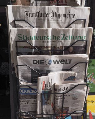 Torino, İtalya - Ekim 2018 yaklaşık: Frankfurter Allgemeine, Sueddeutsche Zeitung ve Die Welt gibi Almanca Gazeteler