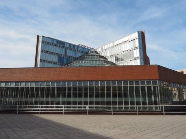Cambridge, İngiltere - Ekim 2018 yaklaşık: Seeley tarihi Kütüphanesi'nde efendim James Stirling tarafından tasarlanmış Cambridge Üniversitesi
