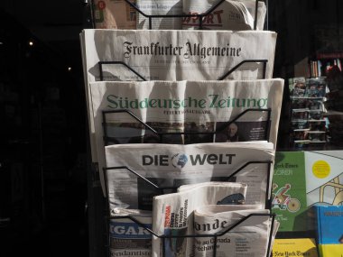 Torino, İtalya - Ekim 2018 yaklaşık: Frankfurter Allgemeine, Sueddeutsche Zeitung ve Die Welt gibi Almanca Gazeteler