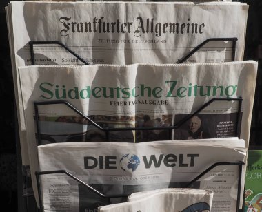 Torino, İtalya - Ekim 2018 yaklaşık: Frankfurter Allgemeine, Sueddeutsche Zeitung ve Die Welt gibi Almanca Gazeteler