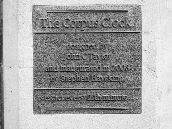 2018年10月 语料库时钟在科珀斯克里斯蒂学院在黑白 — 图库照片