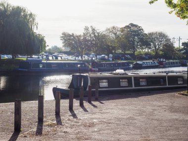 Ely, İngiltere - yaklaşık Ekim 2018: Büyük nehir Ouse görünümünü