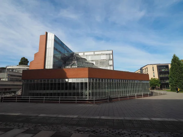 Cambridge, İngiltere - Ekim 2018 yaklaşık: Seeley tarihi Kütüphanesi'nde efendim James Stirling tarafından tasarlanmış Cambridge Üniversitesi