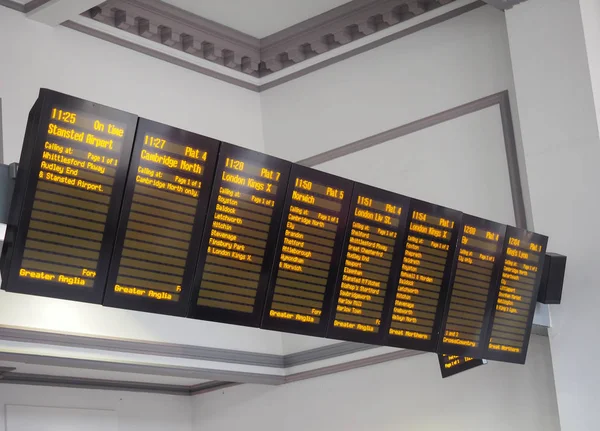 Cambridge Circa October 2018 Cambridge Railway Station Timetable Display Screen — Stock Photo, Image