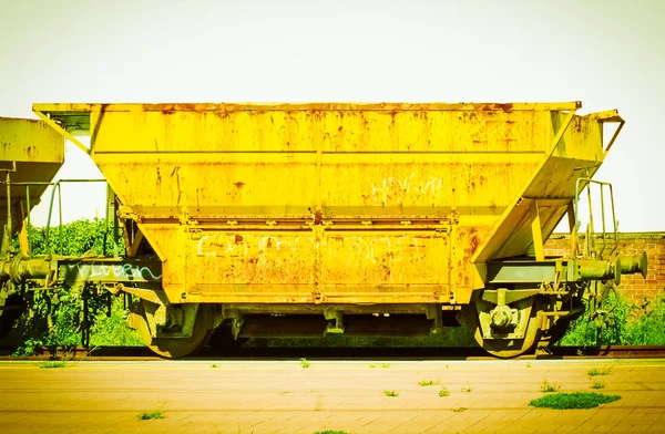 Vagões Trem Carga Amarelo Uma Estação Vintage Retro — Fotografia de Stock