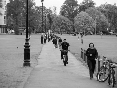 Cambridge, İngiltere - Ekim 2018 yaklaşık: Parker'ın parça kamu parki siyah beyaz