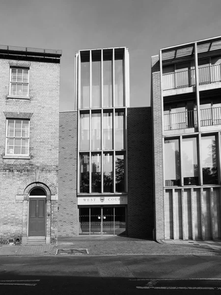 黒と白でケンブリッジ イギリス 2018年 月年頃 西裁判所宿泊施設 — ストック写真
