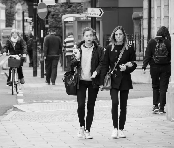 Кембридж Великобританія Близько 2018 Жовтня Люди Центрі Міста Чорно Білому — стокове фото