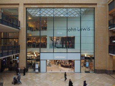 Cambridge, İngiltere - Ekim 2018 yaklaşık: John Lewis Grand Arcade alışveriş merkezi