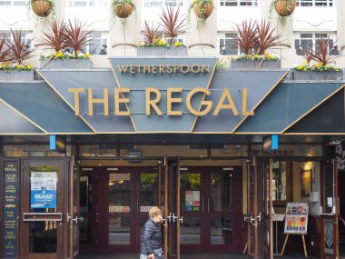 Cambridge, İngiltere - Ekim 2018 yaklaşık: Wetherspoon Regal pub Mağazası