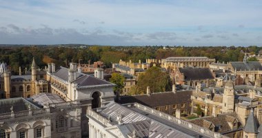 Cambridge, İngiltere'de şehrin havadan görünümü