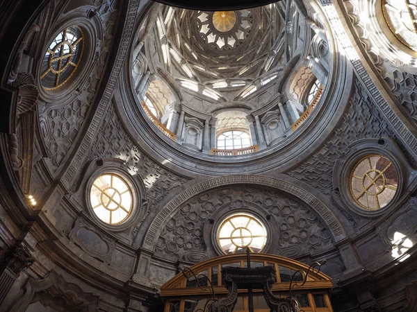 意大利 2018年10月 冲天炉合唱德斯德意味着圣裹尸教堂圆顶在都灵大教堂 — 图库照片