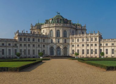 Palazzina di caccia di Stupinigi (Stupinigi 'nin Avlanma Evi) İtalya' nın Nichelino şehrinde kraliyet av kulübesi