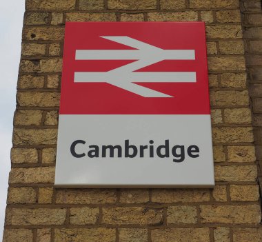 Cambridge, İngiltere - Ekim 2018 yaklaşık: Cambridge Tren istasyonu işareti