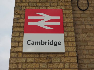 Cambridge, İngiltere - Ekim 2018 yaklaşık: Cambridge Tren istasyonu işareti